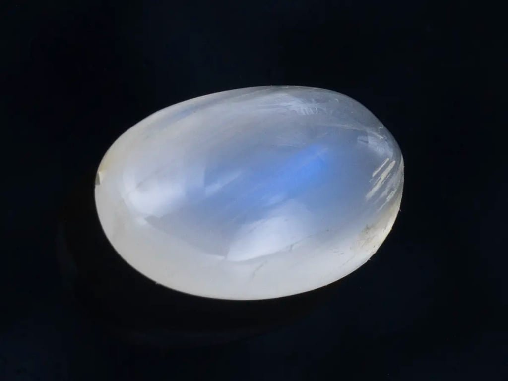 Natural Ceylon Blue Moonstone (Chandramani) 5.24 Carat (5.76 Ratti) Oval Cabochon