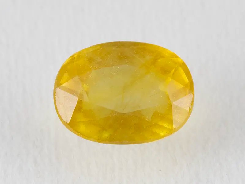 Bangkok yellow sapphire (Pukhraj) 5.37 Carat (5.90 Ratti) - View #1