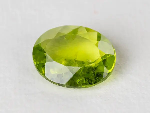 Natural Peridot Stone (Pakistan Sapat Valley) 5.94 Carat (6.53 Ratti) Oval Mix Cut
