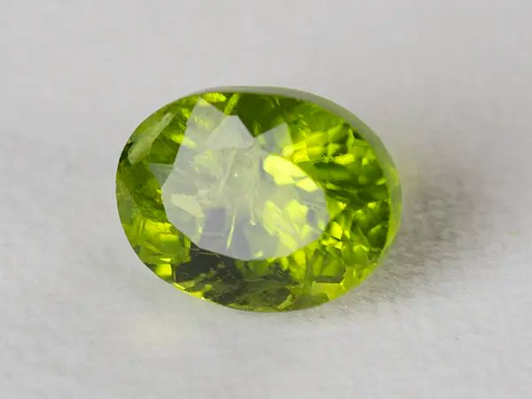 Natural Peridot Stone (Pakistan Sapat Valley) 7.78 Carat (8.55 Ratti) Oval Mix Cut