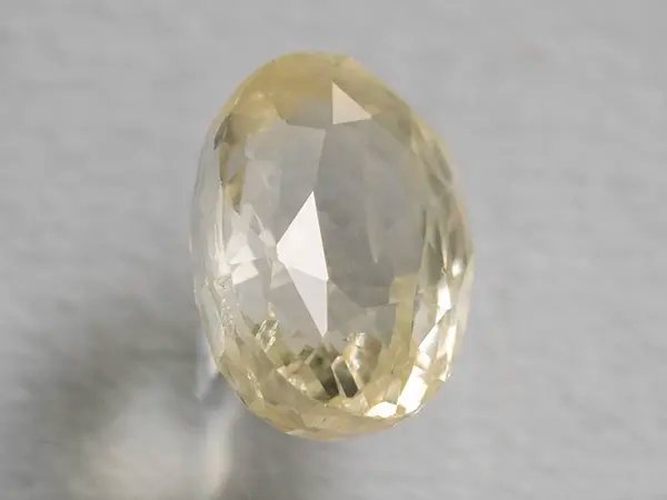 Ceylon Yellow Sapphire (Pukhraj) 3.2 Carat (3.52 Ratti)
