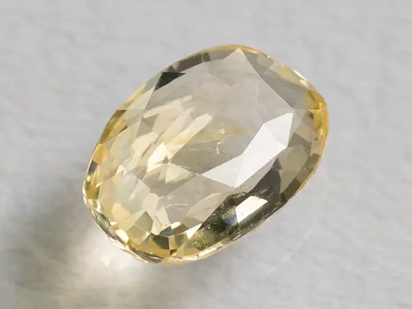 Ceylon Yellow Sapphire (Pukhraj) 3.29 Carat (3.62 Ratti)