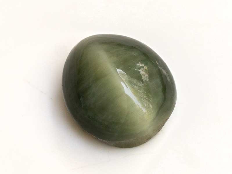 Quartz Cat's Eye (Lahsuniya) 8.21 Carat (9.02 Ratti) Cabochon