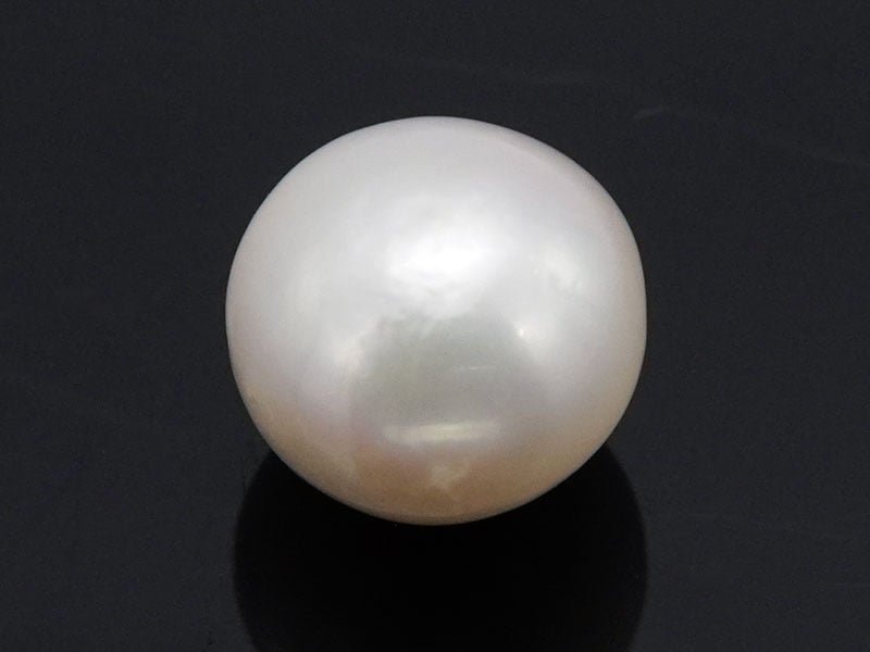 Cultured Pearl Stone (Moti Ratna) 6.09 Carat (6.69 Ratti) Round Button Shape