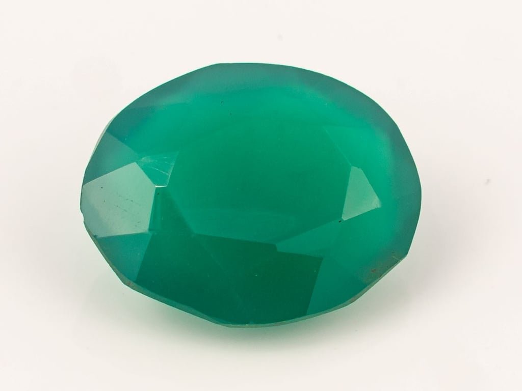 Green Onyx Stone Onex Ratna 5.00 carat, top view oval faceted