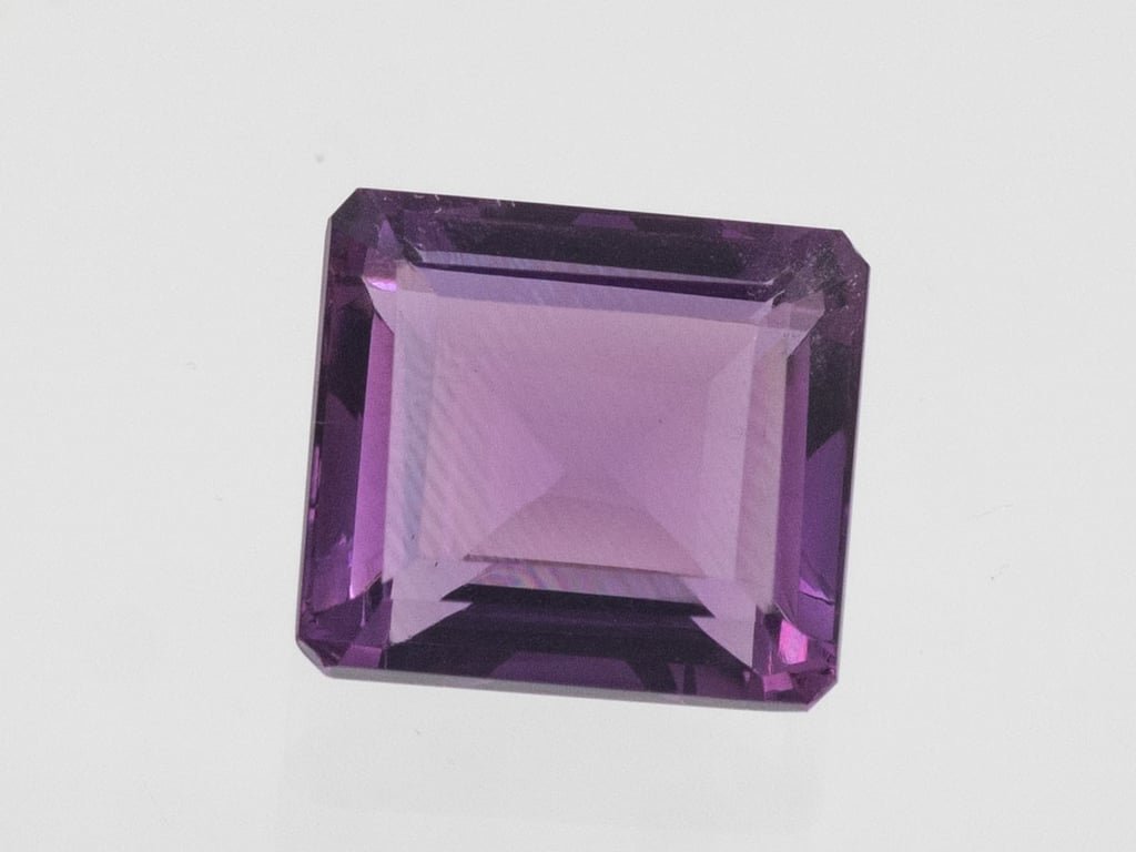 Amethyst Stone (Jamunia) 5.33 Carat (5.86 Ratti) Emerald Cut