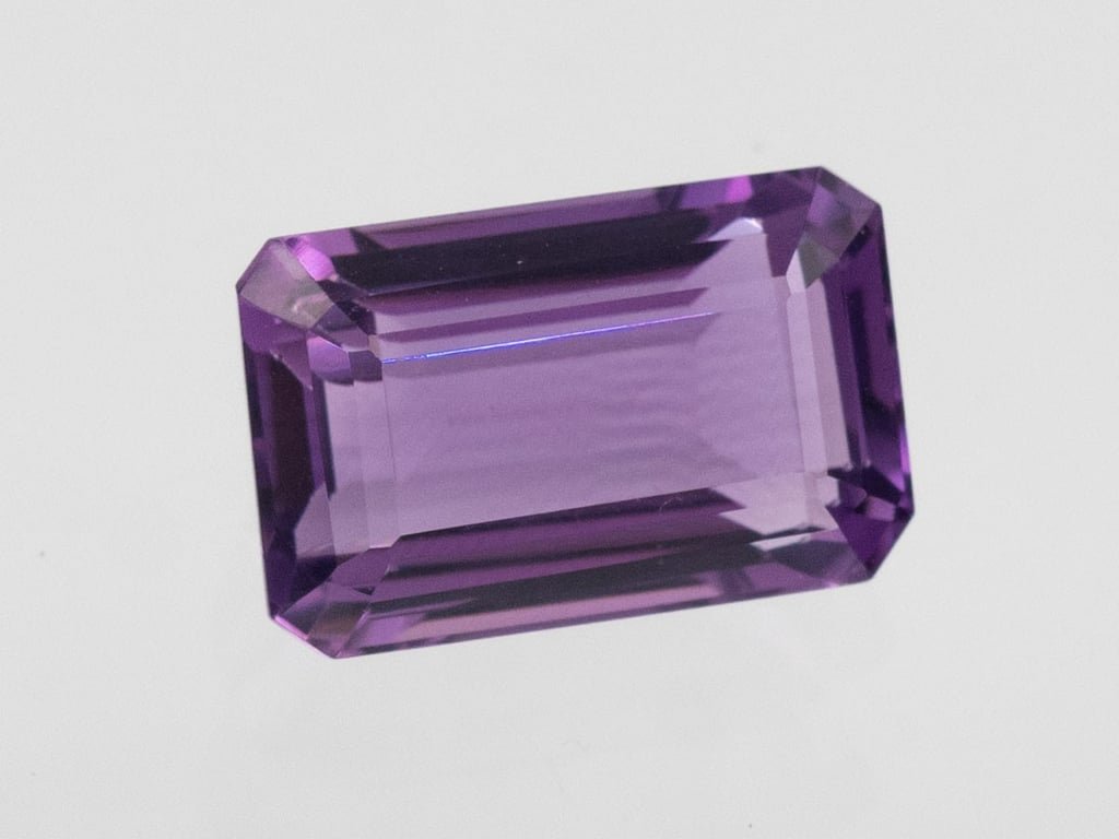 Amethyst Stone (Jamunia) 6.61 Carat (7.26 Ratti) Emerald Cut