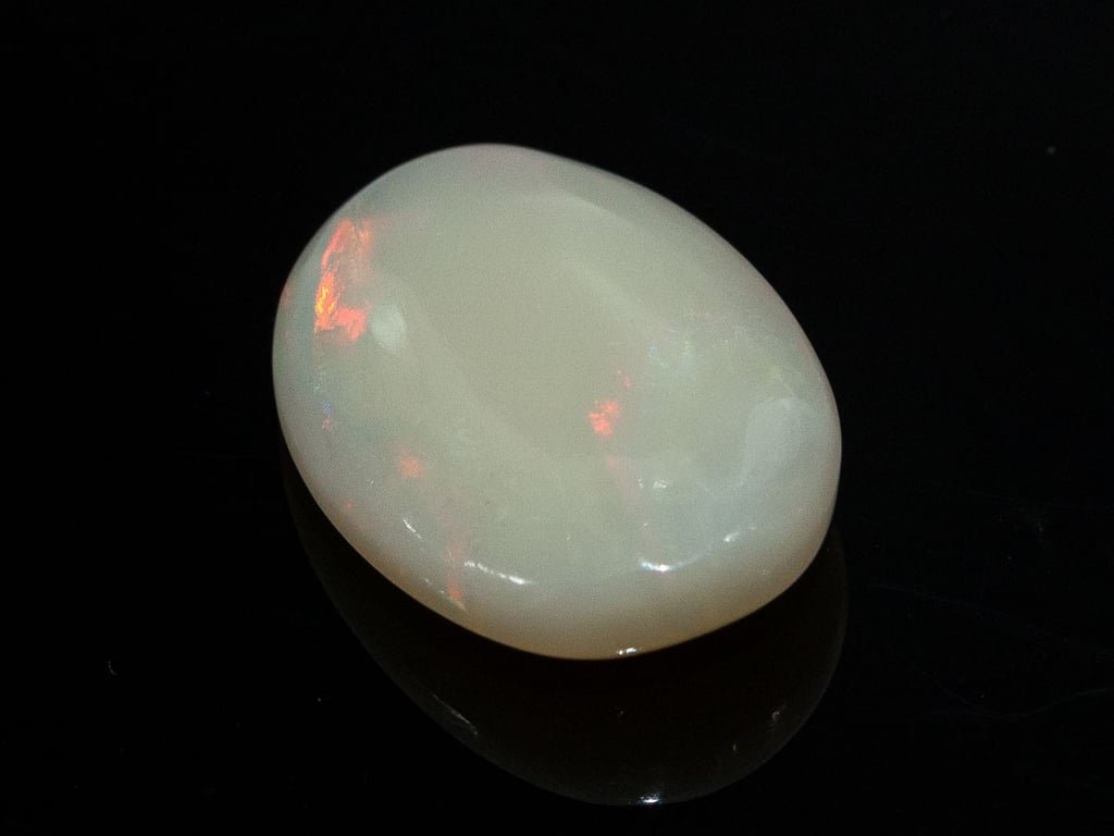 Natural Australian White Opal Stone (Doodhiya Patthar) 6.24 Carat (6.86 Ratti) Oval Mixed Shape