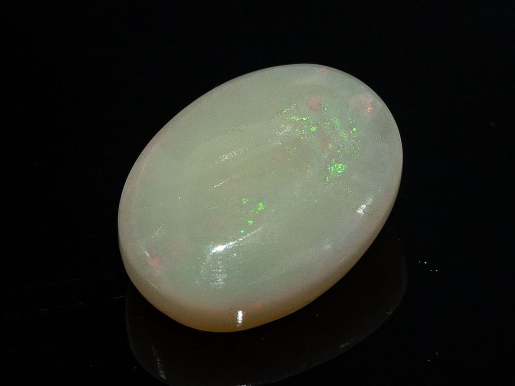 Natural Australian White Opal Stone (Doodhiya Patthar) 7.75 Carat (8.52 Ratti) Oval Mixed Shape
