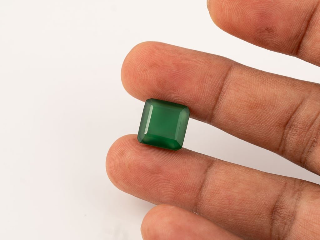 Green Onyx Stone Onex Ratna 10.05 carat, top view octagon step cut