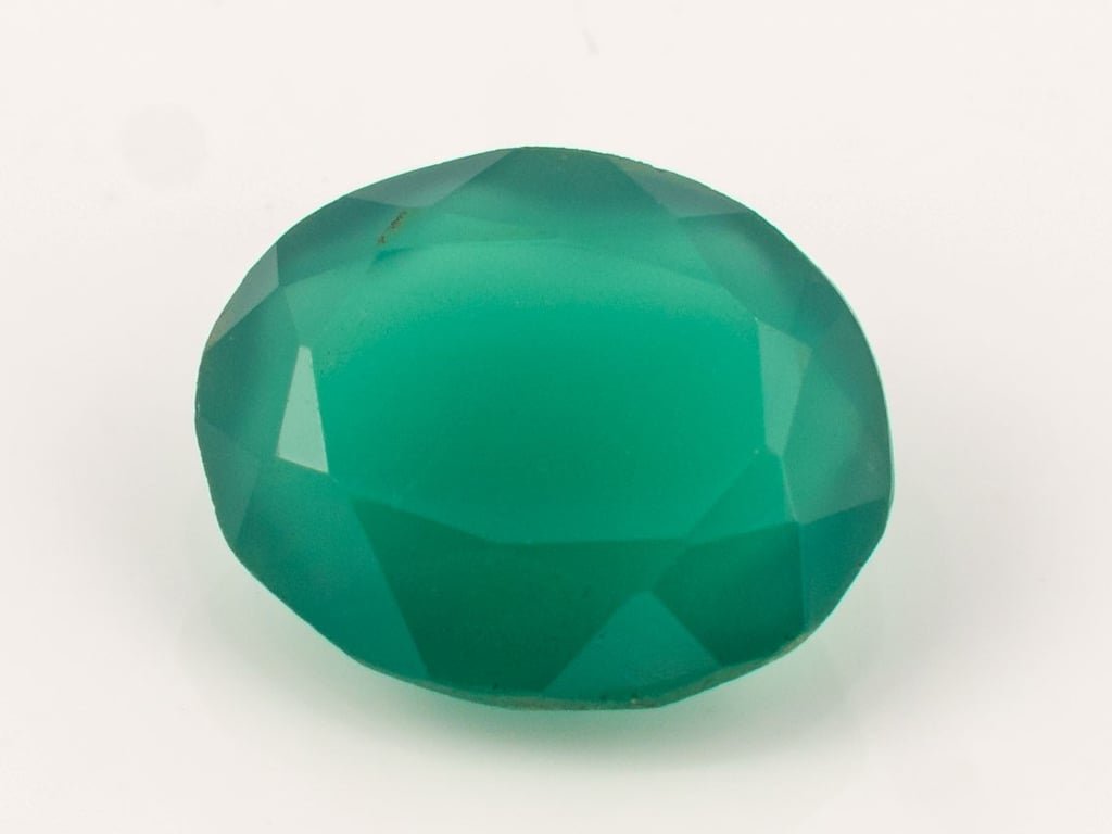 Green Onyx Stone Onex Ratna 4.94 carat, top view oval faceted