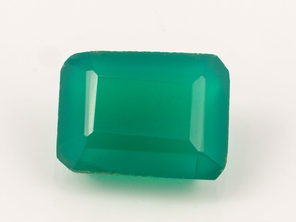 Green Onyx Stone Onex Ratna 5.55 carat, top view octagon step cut