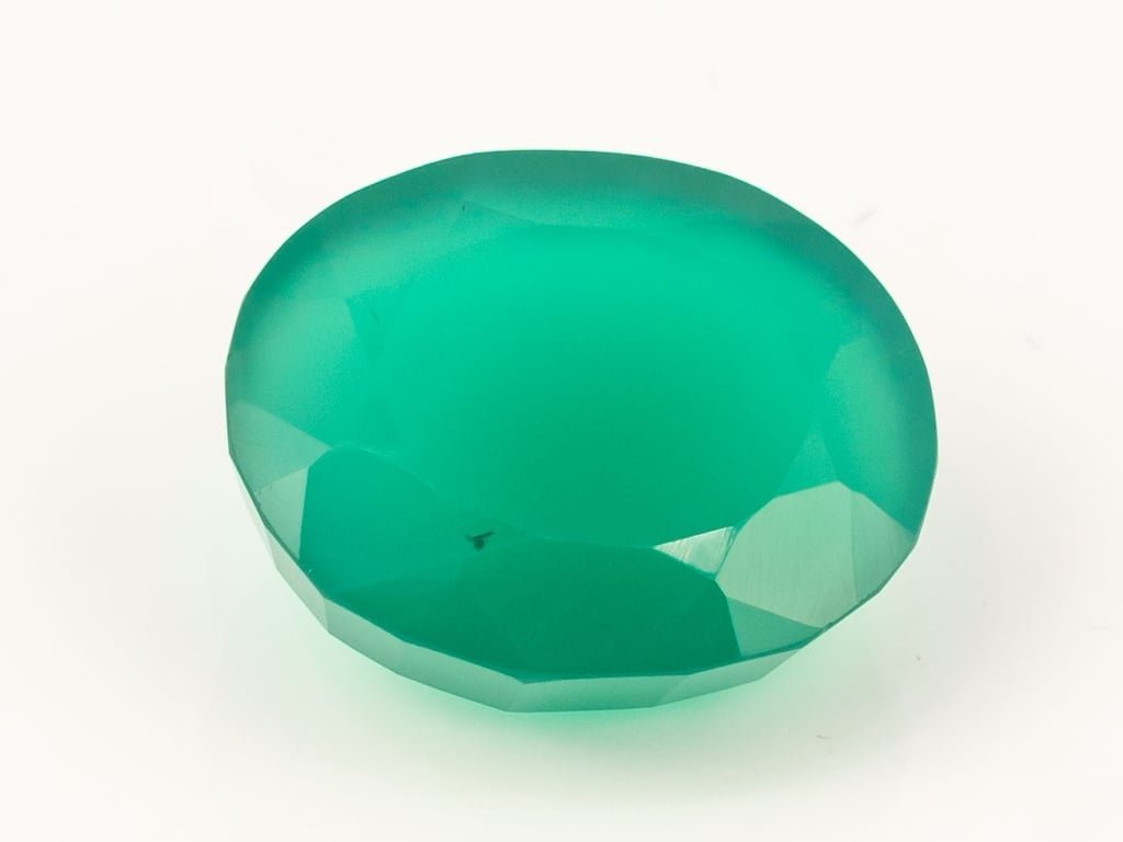 Green Onyx Stone Onex Ratna 5.55 carat, top view oval faceted