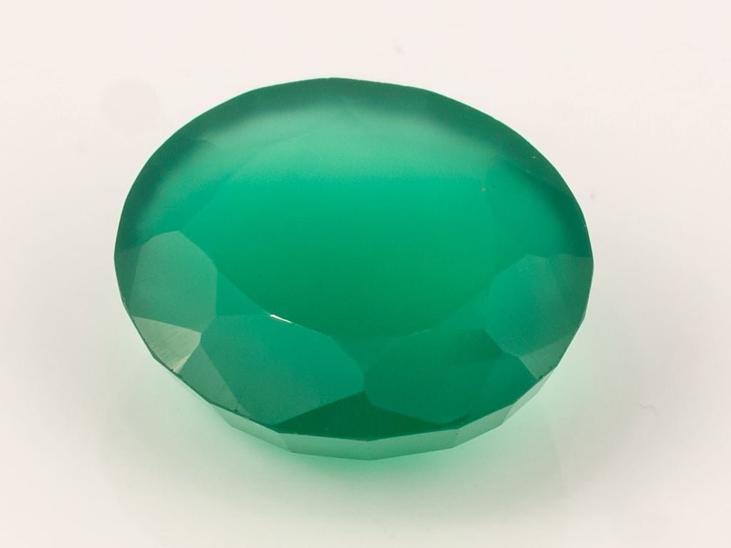 Green Onyx Stone Onex Ratna 6.07 carat, top view oval faceted