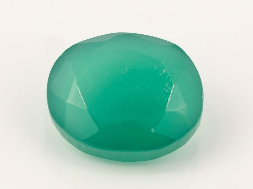 Green Onyx Stone Onex Ratna 6.09 carat, top view oval faceted