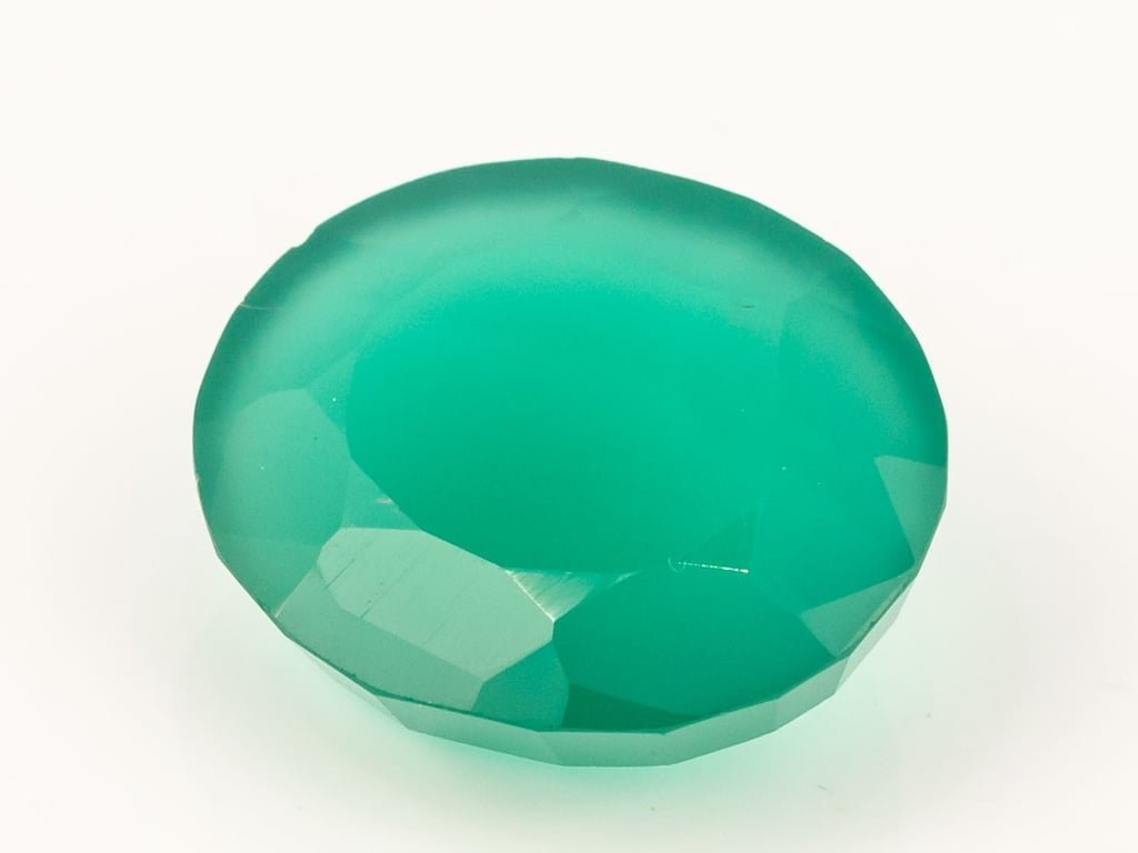 Green Onyx Stone Onex Ratna 6.25 carat, top view oval faceted