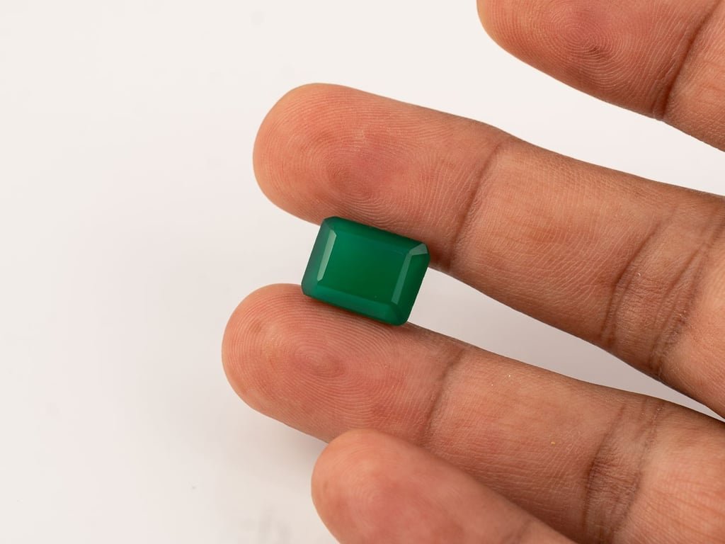 Green Onyx Stone Onex Ratna 7.15 carat, top view octagon step cut