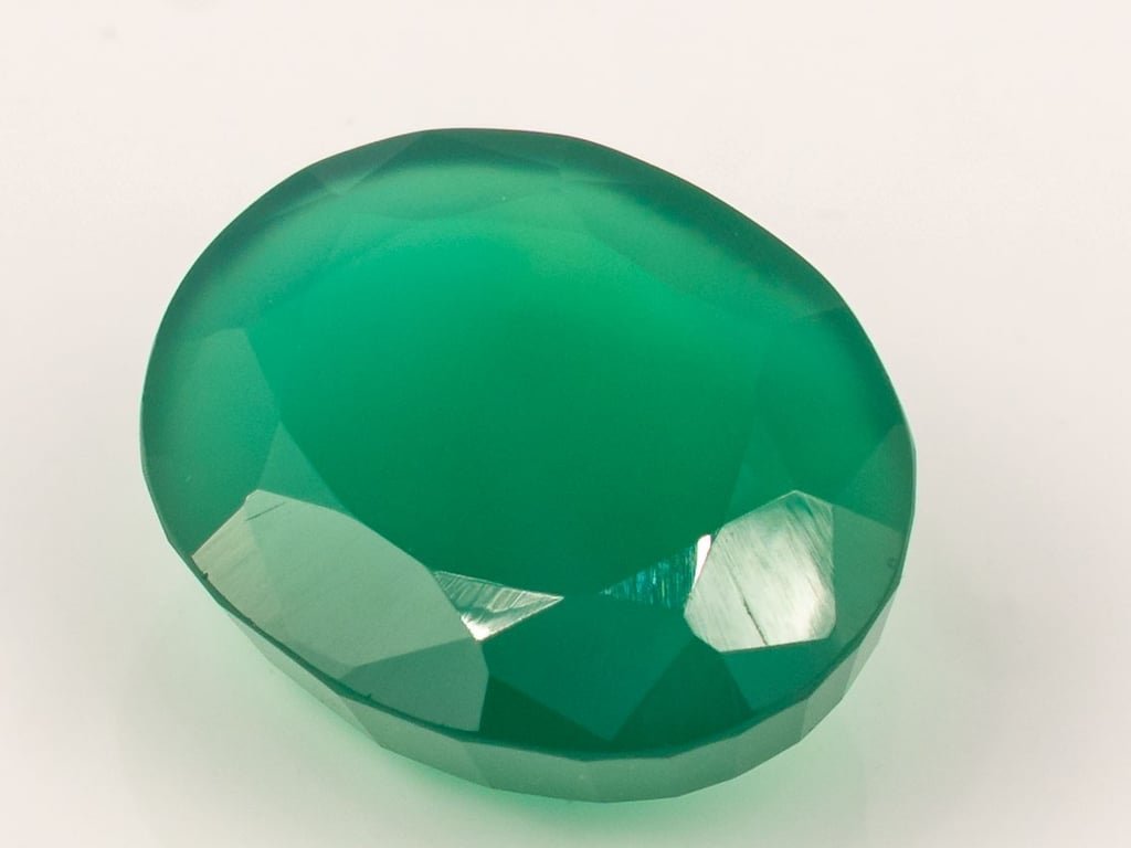 Green Onyx Stone Onex Ratna 7.81 carat, top view oval faceted
