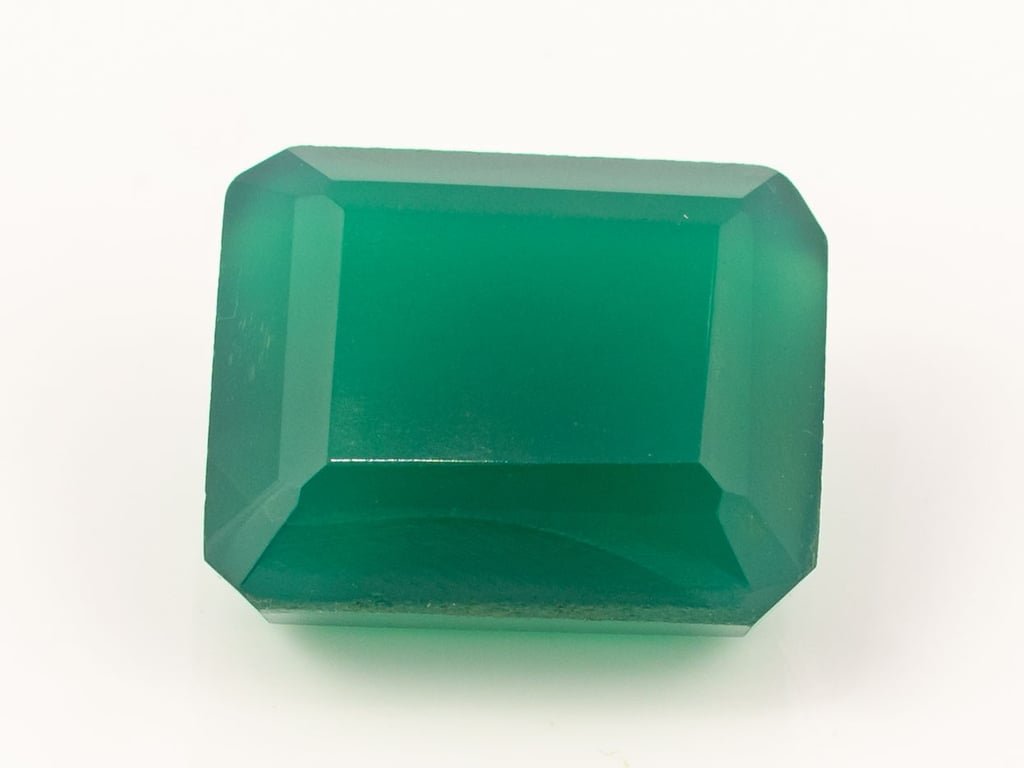 Green Onyx Stone Onex Ratna 9.10 carat, top view octagon step cut