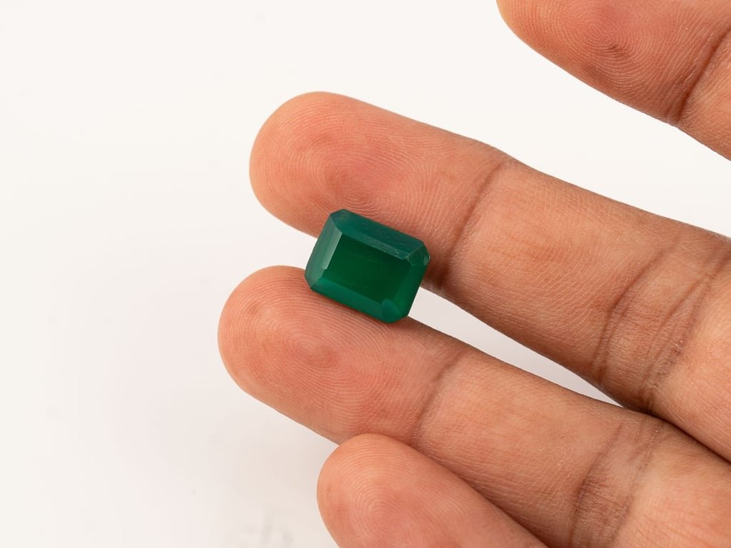Green Onyx Stone Onex Ratna 9.15 carat, top view octagon step cut