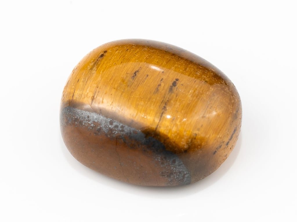 Tiger Eye Stone (Chitti) 11.00 carat, top view, golden brown oval cabochon with its band of light