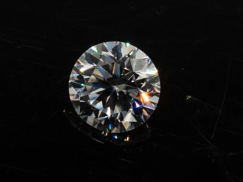 Lab-Grown Moissanite 0.90 Carat (6.50 mm) D colour VVS1 round brilliant cut displaying intense fire and scintillation