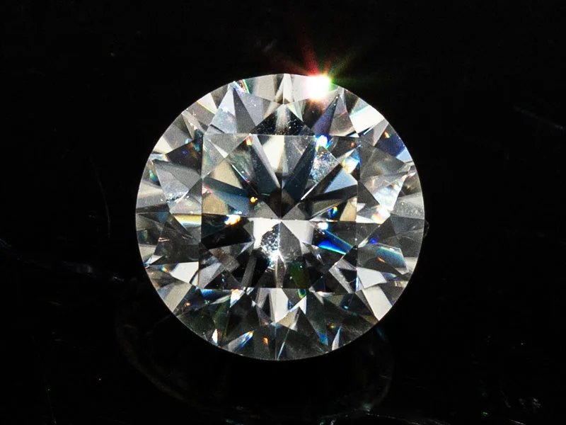 Lab-Grown Moissanite 1.73 Carat (8.00 mm) D colour VVS1 round brilliant cut displaying intense fire and scintillation