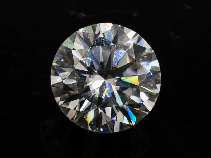 Lab-Grown Moissanite 2.55 Carat (9.00 mm) D colour VVS1 round brilliant cut displaying intense fire and scintillation