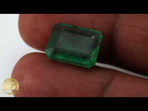 Jambia Emerald (Panna) 7.82 Carat - 8.59 Ratti Octagonal Step Cut Natural Green Gemstone