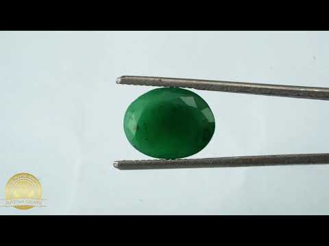 Jambia Emerald (Panna) 4.77 Carat - 5.24 Ratti Oval Cut Natural Green Gemstone