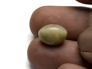 Catseye (Lahsuniya) 9.81 Carat/10.78 Ratti - Size Reference