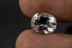 Crystal (Sfatik) 4.30 Carat / 4.72 Ratti - Size Reference