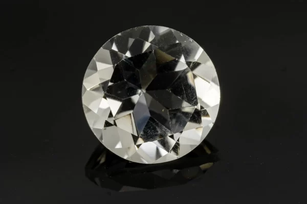 Crystal (Sfatik) 4.75 Carat / 5.22 Ratti - Front View