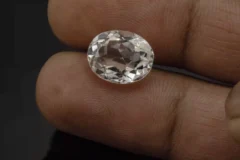 Crystal (Sfatik) 5.83 Carat / 6.41 Ratti - Size Reference