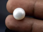 Radiant Cultured Pearl 10.22 Carat / 11.23 Ratti - Round Cut - Size Reference