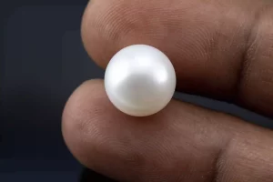 Radiant Cultured Pearl 10.47 Carat / 11.50 Ratti - Round Cut - Size Reference