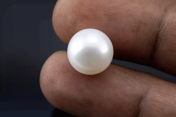 Radiant Cultured Pearl 10.47 Carat / 11.50 Ratti - Round Cut - Size Reference