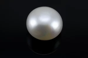 Radiant Cultured Pearl 10.60 Carat / 11.65 Ratti - Round Shape - Front View