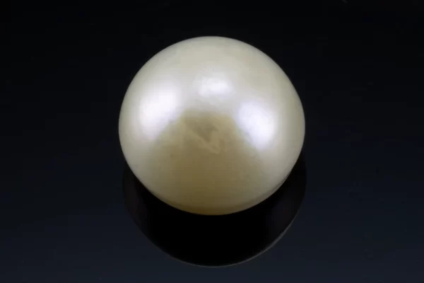 Radiant Cultured Pearl 5.79 Carat / 6.36 Ratti - Round Cut - Front View