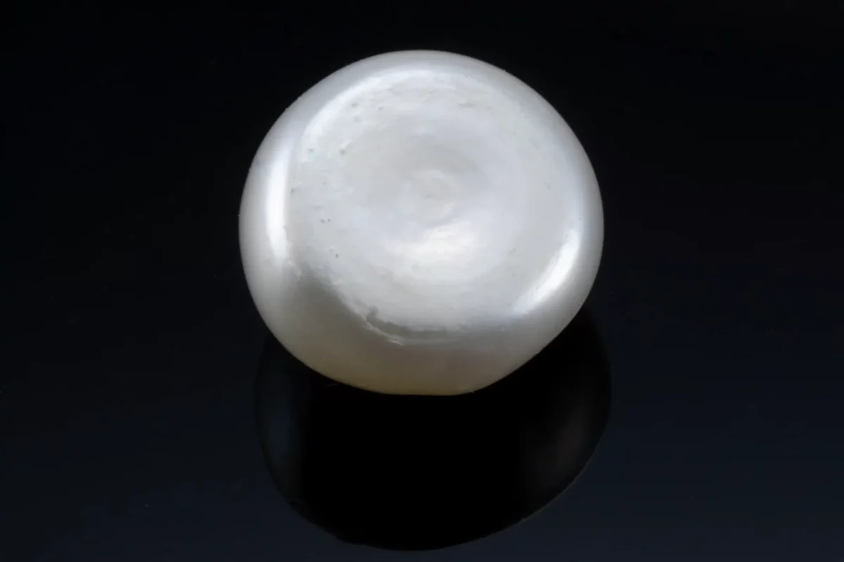 Radiant Cultured Pearl 5.83 Carat / 6.41 Ratti - Round Cut - Back View