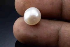 Radiant Cultured Pearl 5.83 Carat / 6.41 Ratti - Round Cut - Size Reference