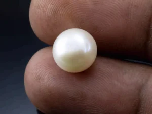 Radiant Cultured Pearl 6.07 Carat / 6.67 Ratti - Round Cut - Size Reference