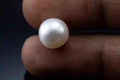 Radiant Cultured Pearl 7.41 Carat / 8.14 Ratti - Round Cut - Size Reference