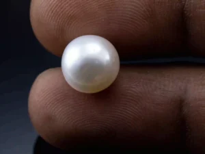 Radiant Cultured Pearl 7.41 Carat / 8.14 Ratti - Round Cut - Size Reference