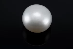 Radiant Cultured Pearl 8.60 Carat / 9.45 Ratti - Round Cut - Back View