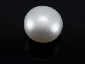Radiant Cultured Pearl 8.60 Carat / 9.45 Ratti - Round Cut - Back View