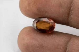 Hessonite (Gomed) 6.55 Carat / 7.20 Ratti - Size Reference