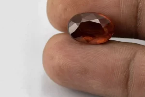 Hessonite (Gomed) 7.35 Carat / 8.08 Ratti - Size Reference