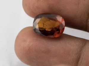 Hessonite (Gomed) 7.45 Carat / 8.19 Ratti - Size Reference