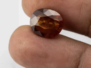 Hessonite (Gomed) 7.66 Carat / 8.42 Ratti - Size Reference